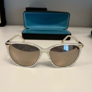 Ted Baker London women’s sunglasses, shell /cream with gold mirror lenses.